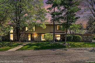 7346 Creek View Cir, West Bloomfield Township, MI 48322