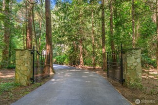 10915 N Deer Dr, Woodway, WA 98020
