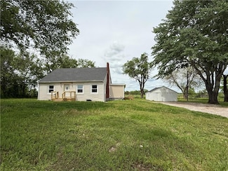 1614 NW State Route Hwy 52 Hwy, Butler, MO 64730