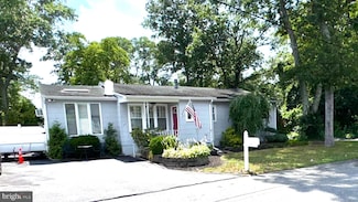 97 Bowline St, Beachwood, NJ 08722