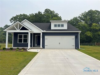 526 Hidden Village Ln, Holland, OH 43528