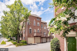 2400 N Greenbrier Ct, Arlington, VA 22207