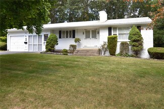 15 Highwood Dr, Coventry, RI 02816