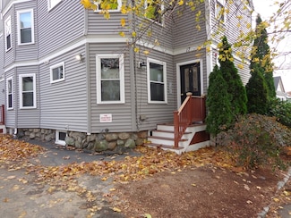 17 Robbins St Unit 1-1, Waltham, MA 02453