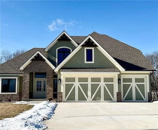 4612 NW Lune Piena Way, Riverside, MO 64150