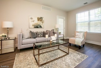 74 Passaic Ave Unit 111, Fairfield, NJ 07004