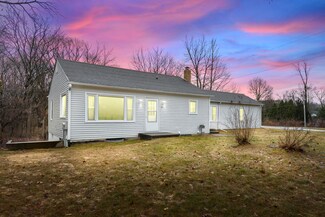 6211 Oakland Dr, Portage, MI 49024