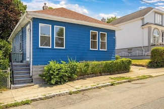 22 Queen St, Fall River, MA 02724