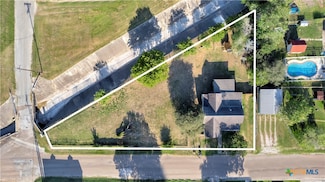 205 S Valley St, Cuero, TX 77954