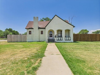 424 Binkley Ave, Dumas, TX 79029
