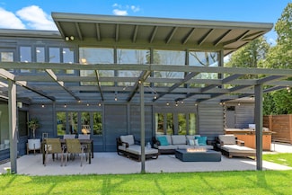 6465 N Santa Monica Blvd, Milwaukee, WI 53217