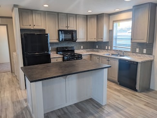 10340 Midland Rd Unit 54, Freeland, MI 48623