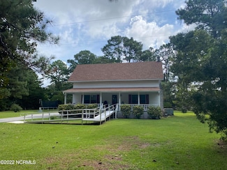 166 Lake Rd, Beaufort, NC 28516