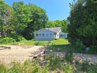 6138 S Laramie Ln, Sault Sainte Marie, MI 49783