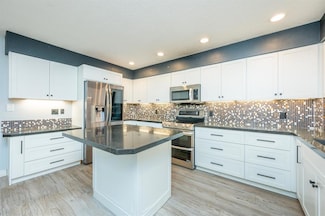 3000 SW 30th St Unit 5, Des Moines, IA 50321
