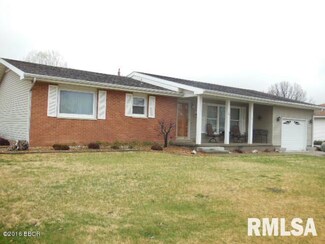 6 Sunset Dr, Flora, IL 62839