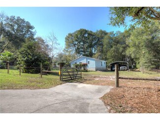 19921 Magnolia Rd, Altoona, FL 32702