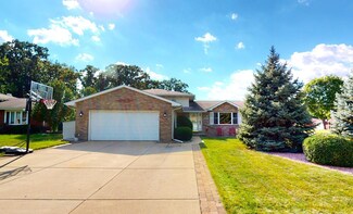 2218 Meadow Ln, Schererville, IN 46375
