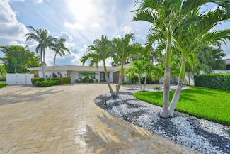 101 Poinciana Ln, Largo, FL 33770