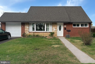 47 Plumbridge Dr, Levittown, PA 19056