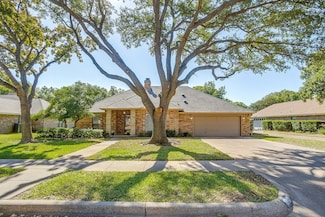 10149 Regent Row St, Fort Worth, TX 76126