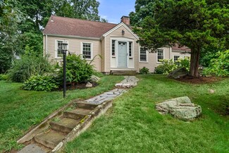 165 Pierce Rd, Weymouth, MA 02188