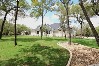 404 Meadowgrove Ln, Adkins, TX 78101
