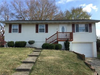 212 E 10th St, Williamstown, WV 26187