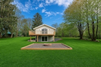453 Cedar Dr, Long Pond, PA 18334