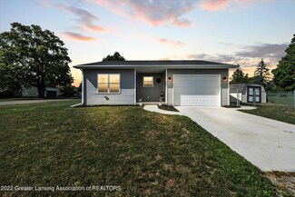 335 Creek Pointe Cir, Durand, MI 48429