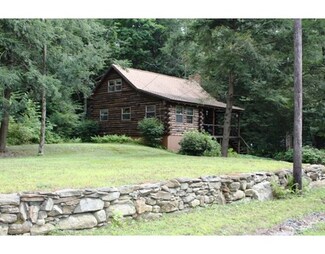 16 Lakeside Dr, Granville, MA 01034