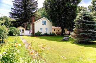 273 Main St, Hope, RI 02831