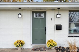 11 Hazelwood Ln, Hazelwood, MO 63042