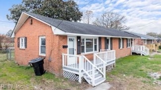 33 Carver Cir, Portsmouth, VA 23701