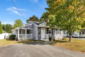 9 Pilgrim Rd, Woburn, MA 01801