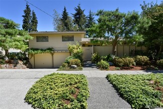 5726 38th Ave NE, Seattle, WA 98105
