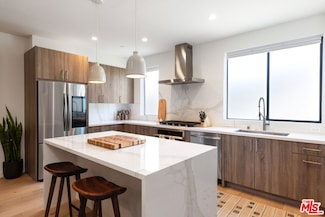 1204 N Thomas Ln, Los Angeles, CA 90038