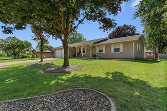 1014 Oakcrest Dr, Rantoul, IL 61866