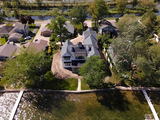 6167 E Pickwick Park Dr, Syracuse, IN 46567