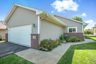 136 Garner Cir, Montrose, MN 55363