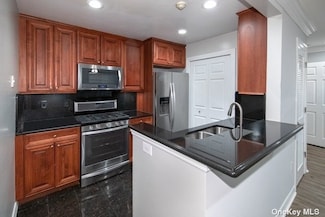 100 Vista View Dr Unit 1704, Farmingville, NY 11738