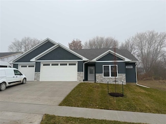 805 Prairie View Dr, West Branch, IA 52358