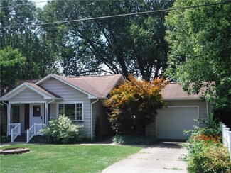100 Maria Ln, Zelienople, PA 16063