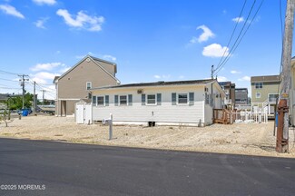 8 Ralph Ln, Manahawkin, NJ 08050