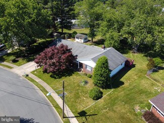 4 Delaware Dr, Bordentown, NJ 08505