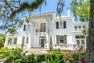 602 E Victory Dr, Savannah, GA 31405