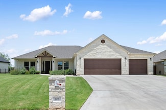 105 Broadmoor St, Meadowlakes, TX 78654