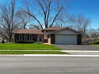 700 Tanglewood Ln, Frankfort, IL 60423