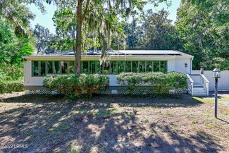 44 Club Bridge Rd, Saint Helena Island, SC 29920