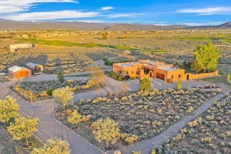 26 Copper Moon, Taos, NM 87571